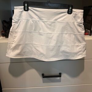 Lululemon White tennis Skirt size 10